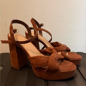Suede Knot Platform Block Heel Sandals - Brown